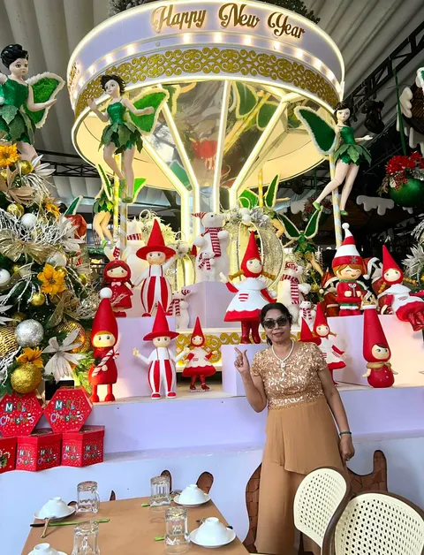 Thu Hằng, 64