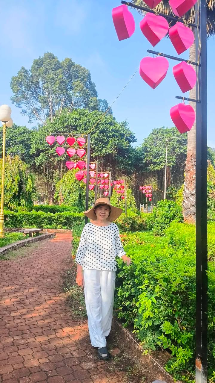 Thi Hau Dinh