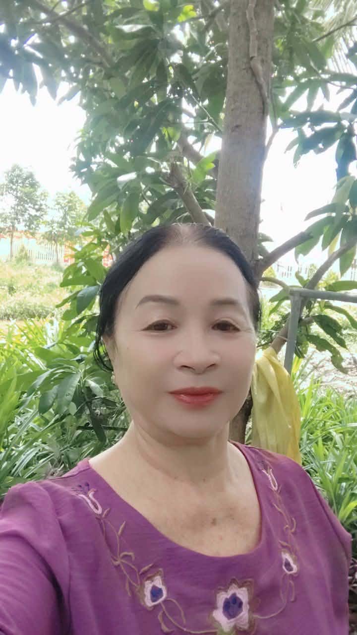Hồng Nhung