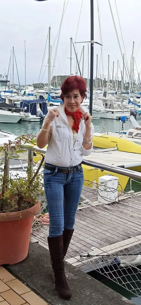 Anna Dang, Pháp